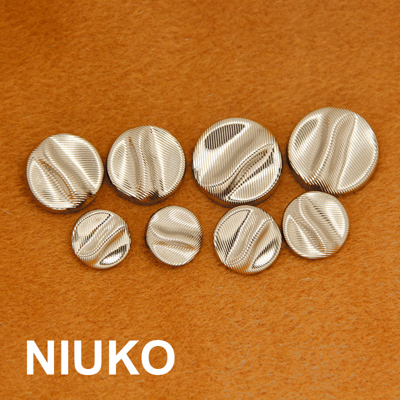 银色金属高档设计师纽扣立体波纹