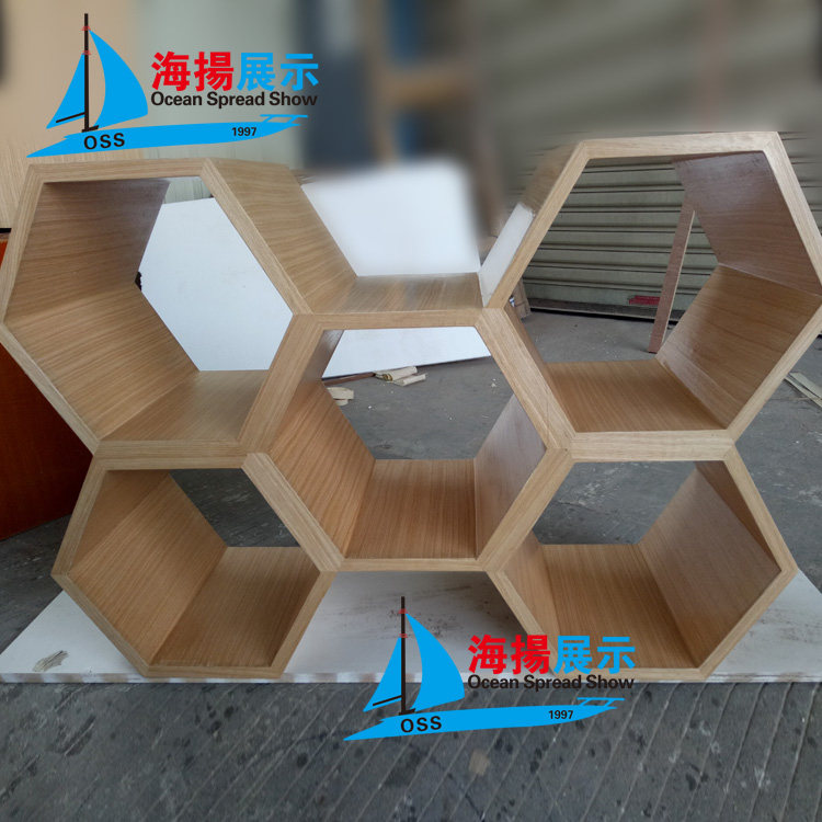 六边形木纹橱窗屏风上墙架烤漆创意展台个性展厅展示台荣誉证书墙