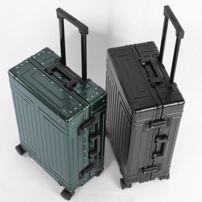 20寸万向轮镁合金拉杆箱