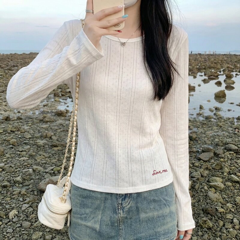 正肩白色圆领长袖t恤女春秋新款提花刺绣内搭打底衫修身显瘦上衣