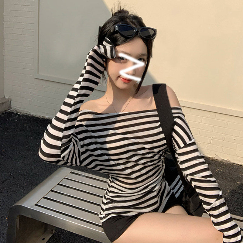 撞色条纹一字肩打底衫女春秋薄款蝙蝠袖长袖T恤掐腰显瘦修身上衣