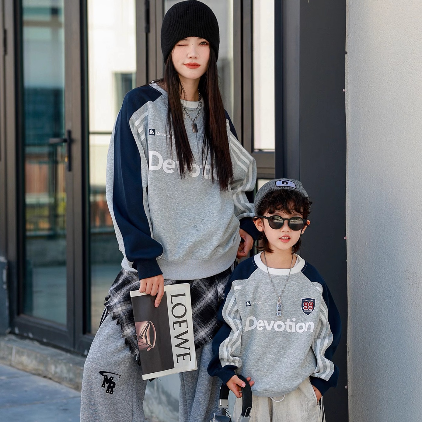 2025超火的亲子装秋冬款母子母女运动卫衣全家装宽松中大童潮炸街