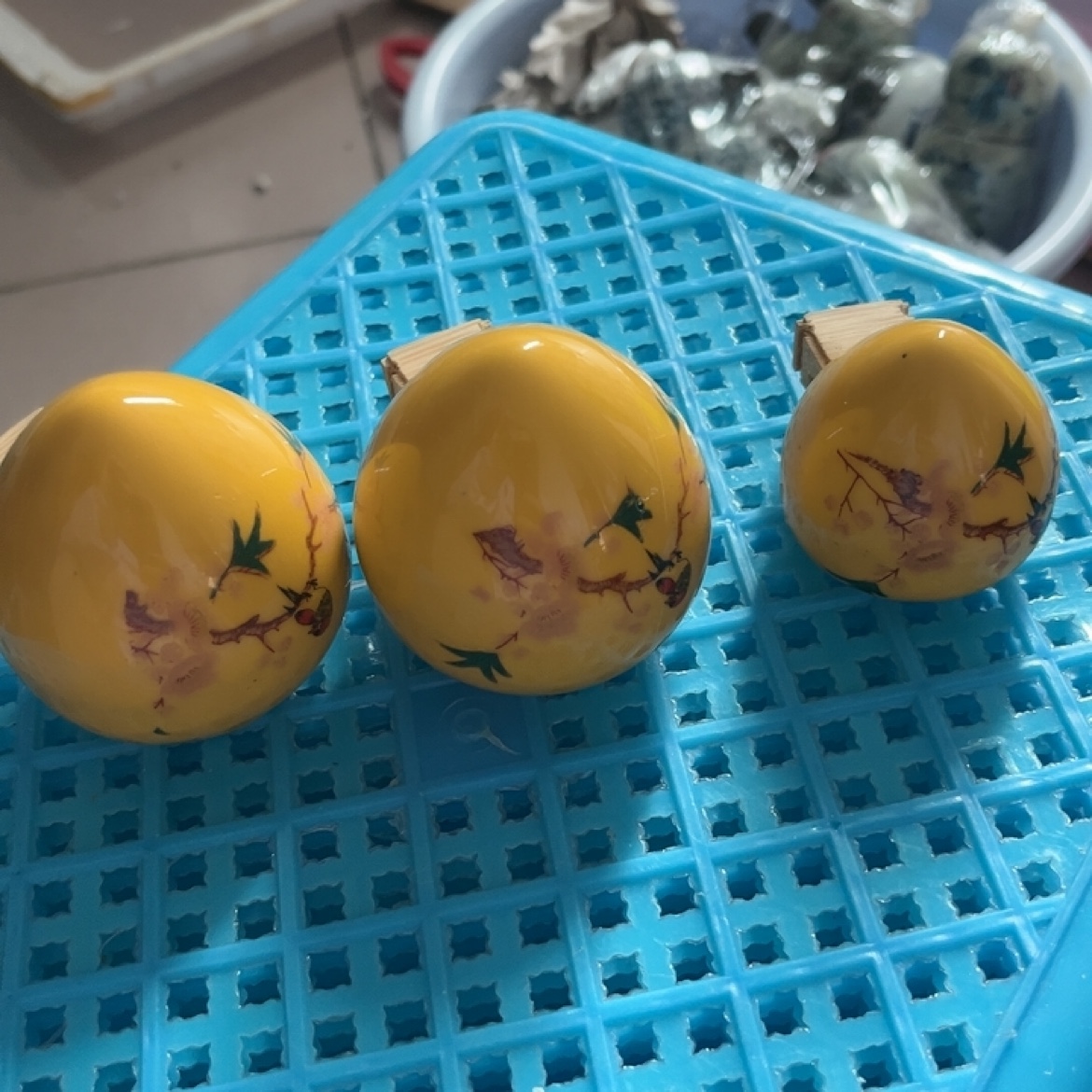 黄色彩杯画眉鸟杯1.8卡位装竹耳广东笼鸟食罐食盒2大1小