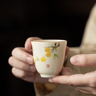 釉下彩手绘枇杷美人杯功夫茶具家用大茶杯品茗杯小清新陶瓷杯