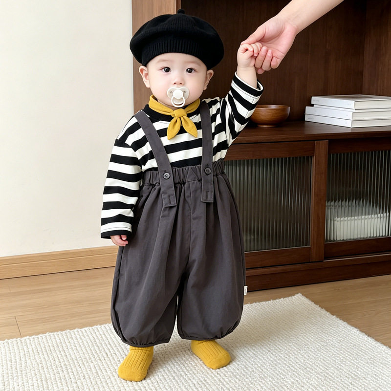 男宝宝春秋纯棉宽松背带裤小童条纹打底衫束脚裤婴幼儿可爱两件套