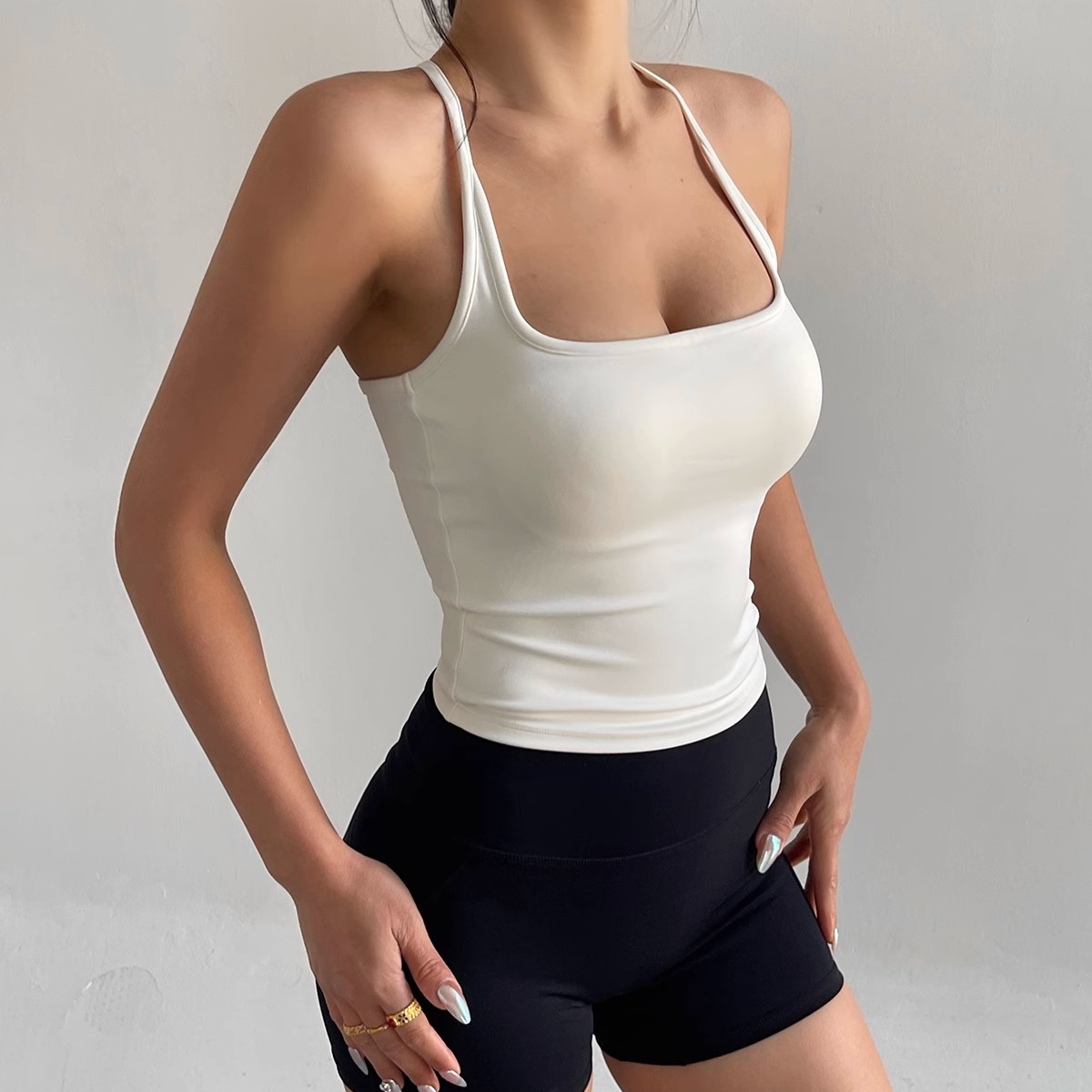 一体固定杯长运动背心女普拉提跑步训练健身防震聚拢瑜伽文胸上衣