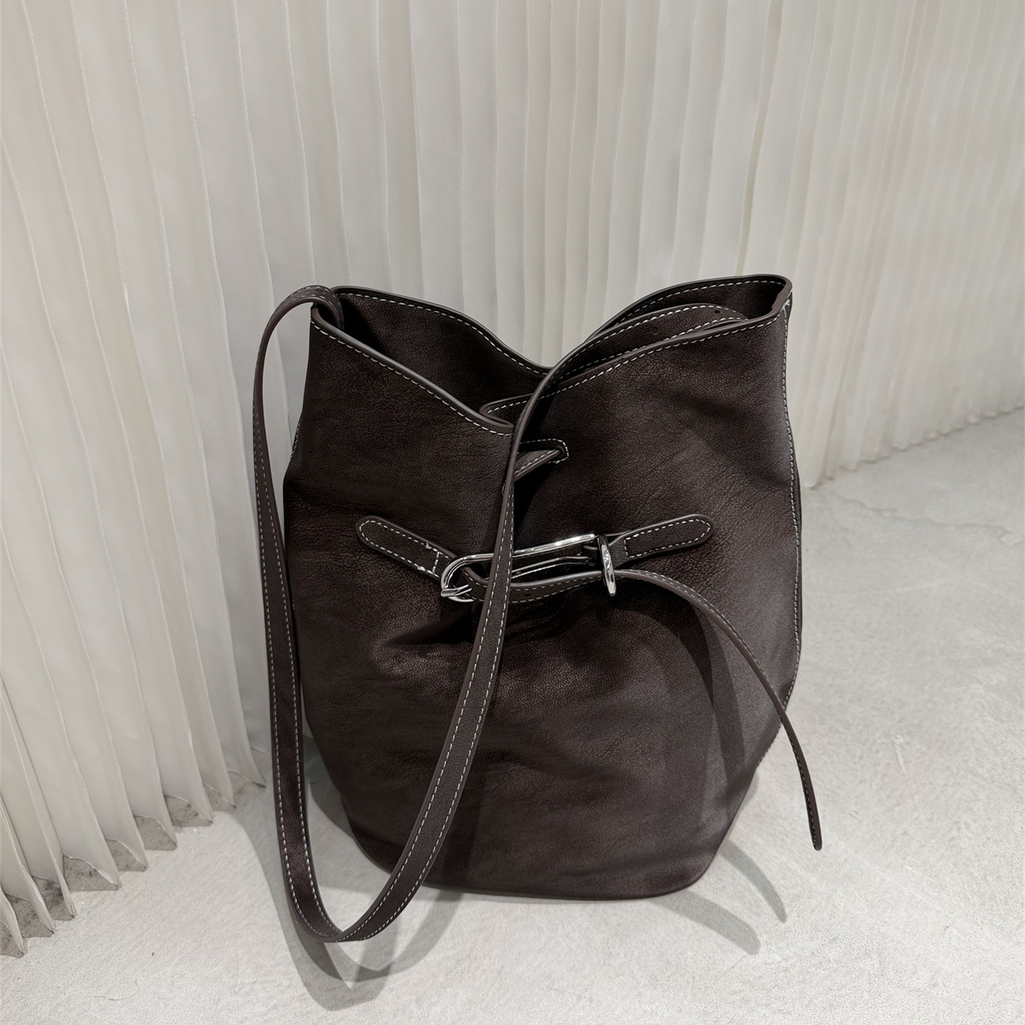 hobo腋下包皮带装饰擦色水桶包