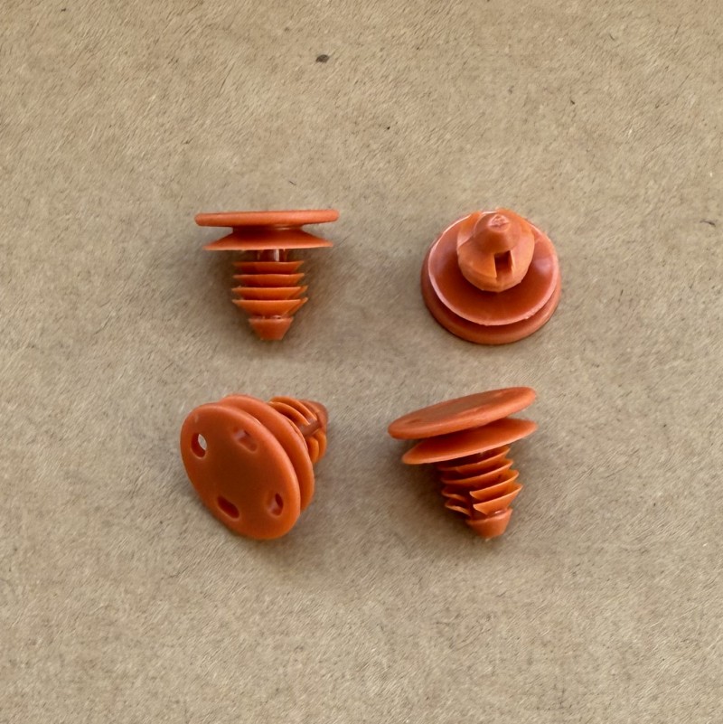 凯迪拉克CT6XT5XT6XT4XTSCTSCTSATSCT5前机盖密封条固定卡扣卡子