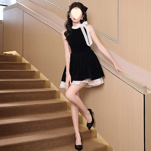 纯欲无袖挂脖连衣裙女夏季法式气质高级感小个子蝴蝶结收腰短裙子