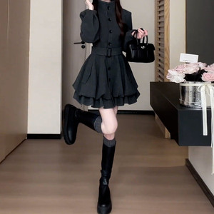 巨好看法式连衣裙子女早春季2026新款高级感穿搭冬装花苞毛呢短裙