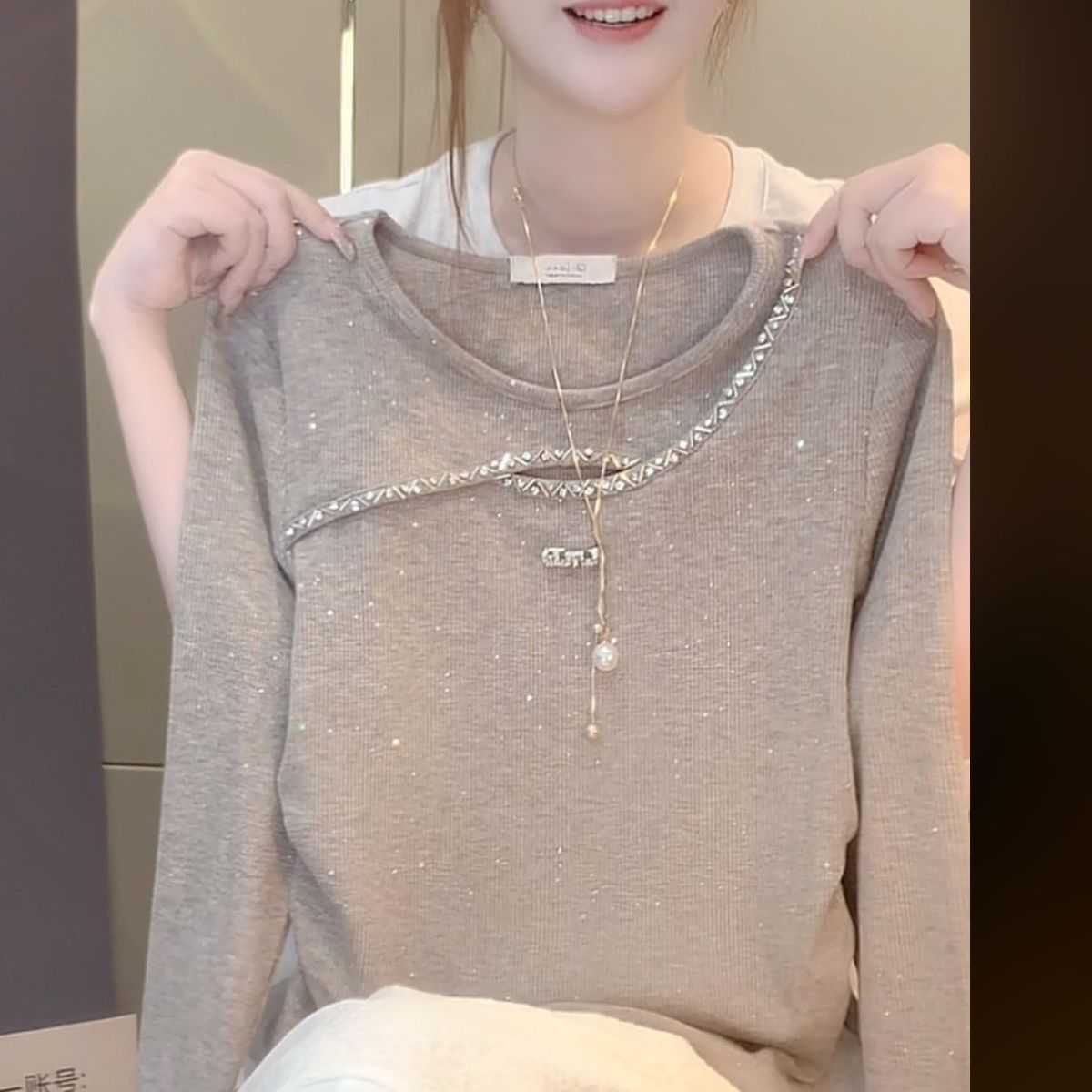 大码秋冬新款德绒重工烫钻长袖上衣女韩版显瘦遮肉时尚外穿打底衫