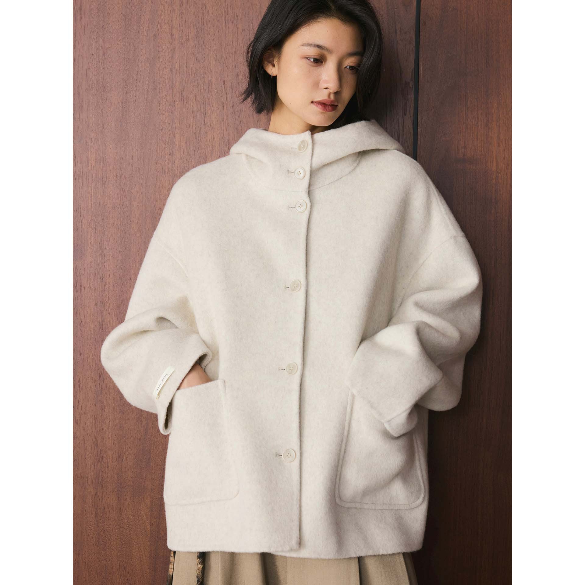 有乐冬季新款韩系时髦连帽对称口袋双面呢羊毛大衣短款宽松外套女