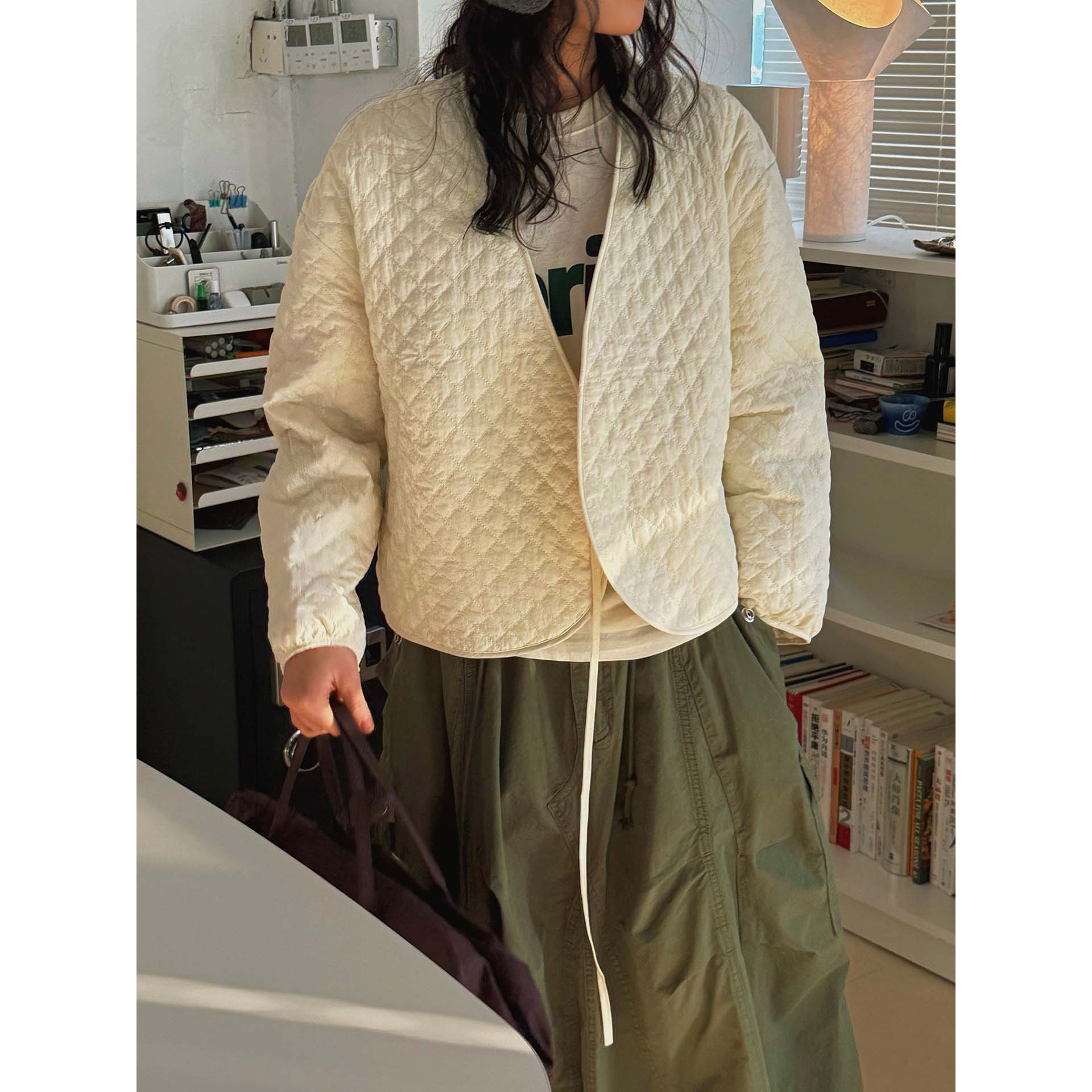 有乐早春新款日系简约时髦v领菱格纹系带棉服衔缝拼接宽松外套女