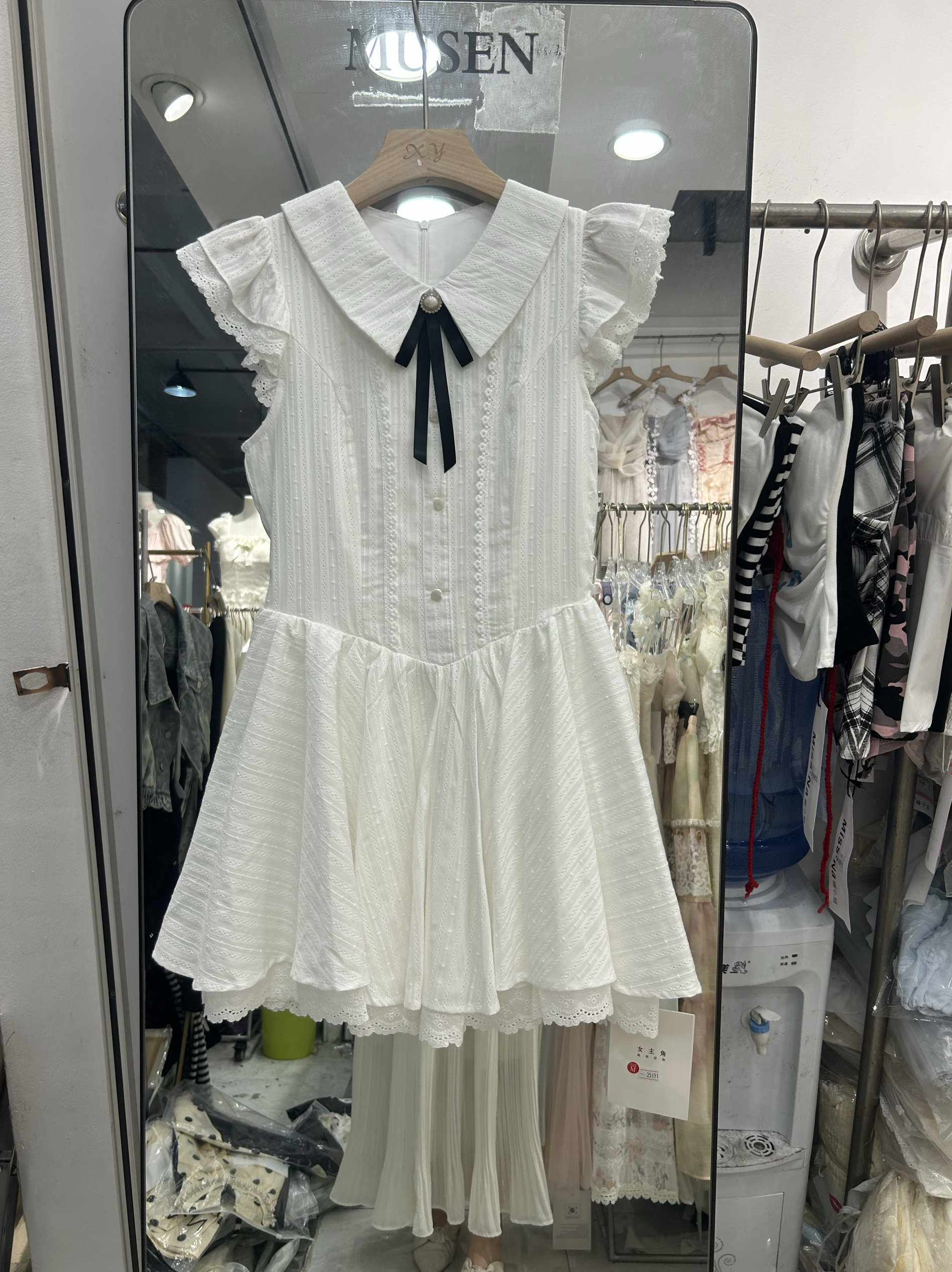 法式温柔风白色小飞袖收腰连衣裙女夏季甜辣妹初恋公主蓬蓬短裙子