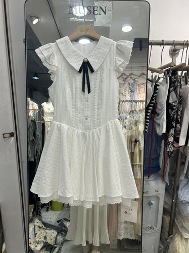 法式温柔风白色小飞袖收腰连衣裙女夏季甜辣妹初恋公主蓬蓬短裙子