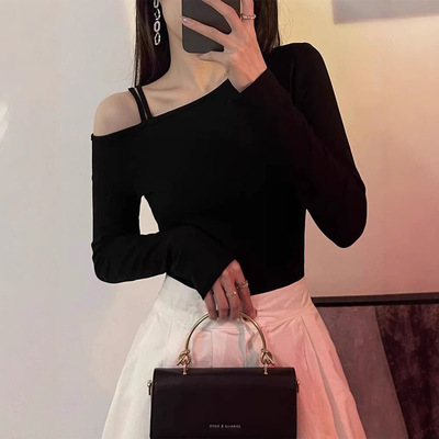 黑色一字肩上衣女秋季辣妹锁骨设计感小众长袖斜肩打底衫露肩T恤