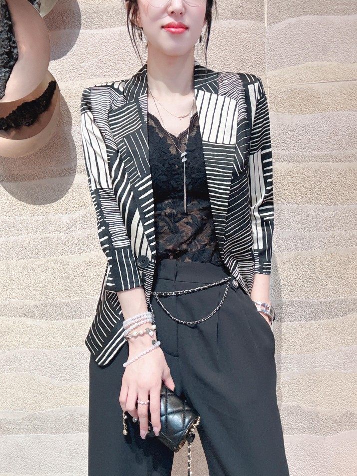 气质西装条纹外套西服春秋新款洋气韩范修身百搭外套上衣女款西服