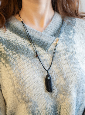 幼羽|原创手工羽毛项链黑檀木质镶和田玉毛衣链甲骨文刻字男女款