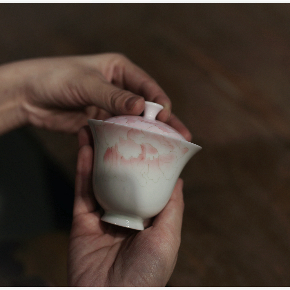 盖碗茶具釉下彩手绘嫩粉色