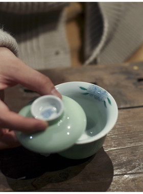 盖碗釉下手绘豆青青釉