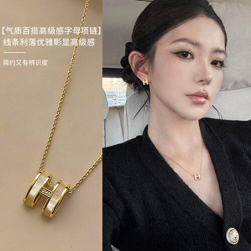 小众金色字母锁骨链女款轻奢