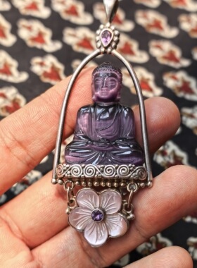 这佛祖下的彩色莲花可以坐的 意大利品牌 “Sajen”925银珠宝吊坠