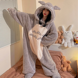 连体睡衣女珊瑚绒加绒加厚2026新款秋冬季卡通可爱龙猫连帽可外穿
