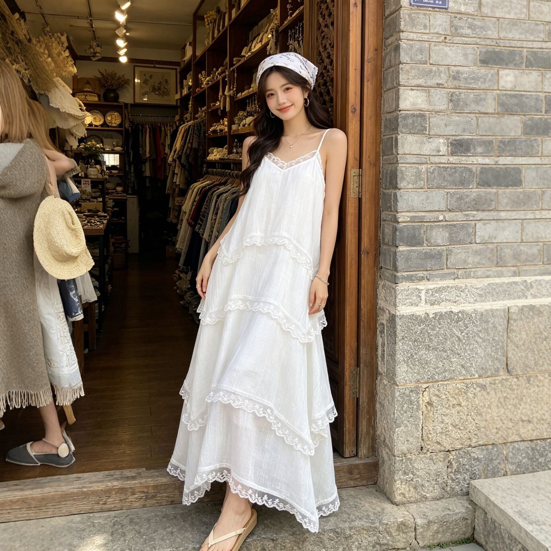 蕾丝吊带连衣裙女夏季新款海边度假风长裙文艺蛋糕裙叠穿设计感