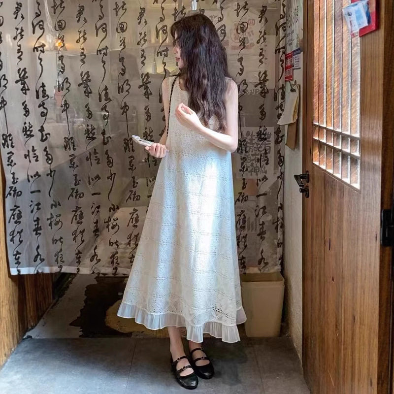 宽松大码实拍法式蕾丝镂空背心连衣裙女文艺风夏季纯色穿搭裙子
