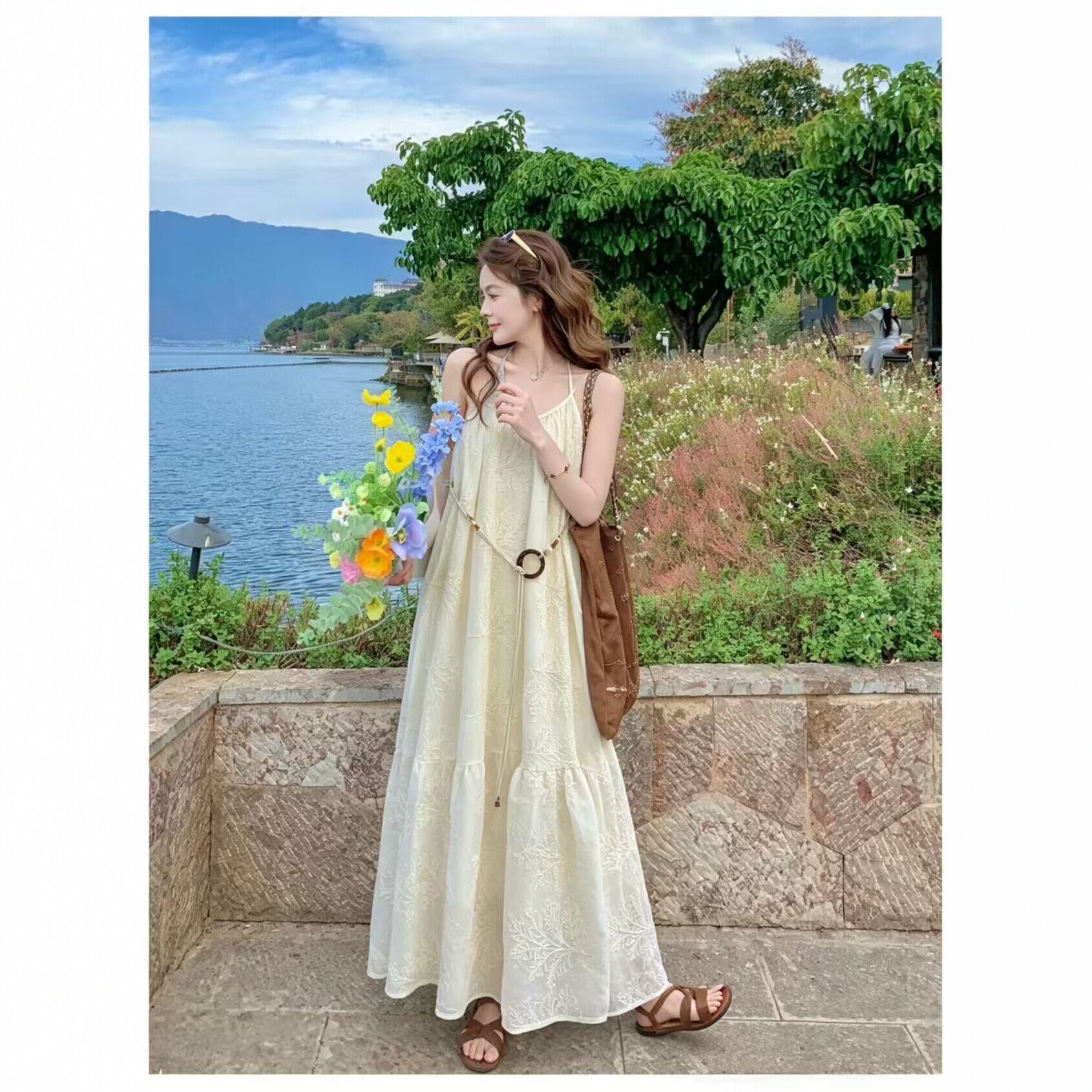 法式刺绣吊带长裙夏季海边度假风白色连衣裙女文艺气质沙滩裙