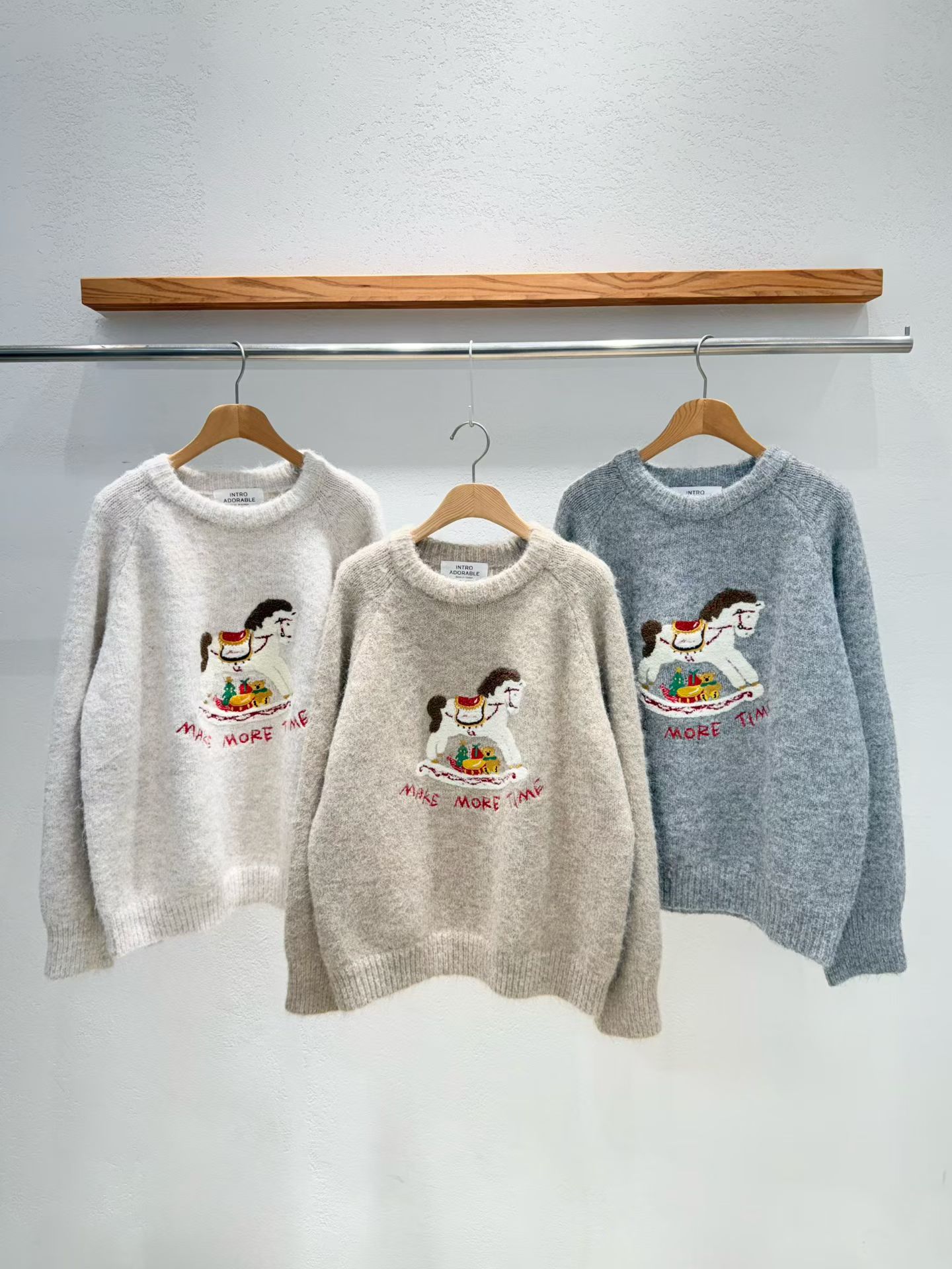 韩国东大门2025冬季新款INTRO时尚百搭卡通刺绣圆领套头毛衣