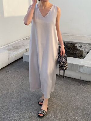 韩国东大门代购2026春新 cobalt blue纯色直筒v领无袖背心连衣裙