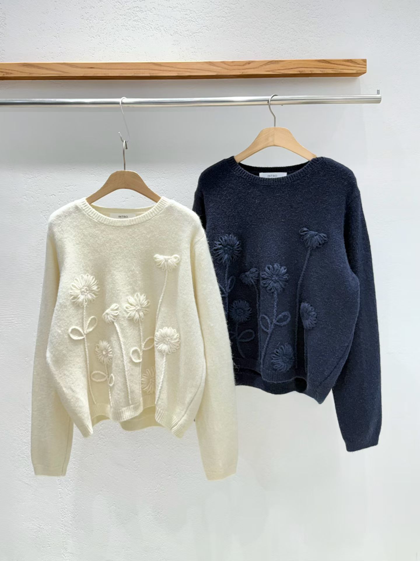 韩国东大门2025INTRO新款时尚百搭圆领花朵针织衫毛衣
