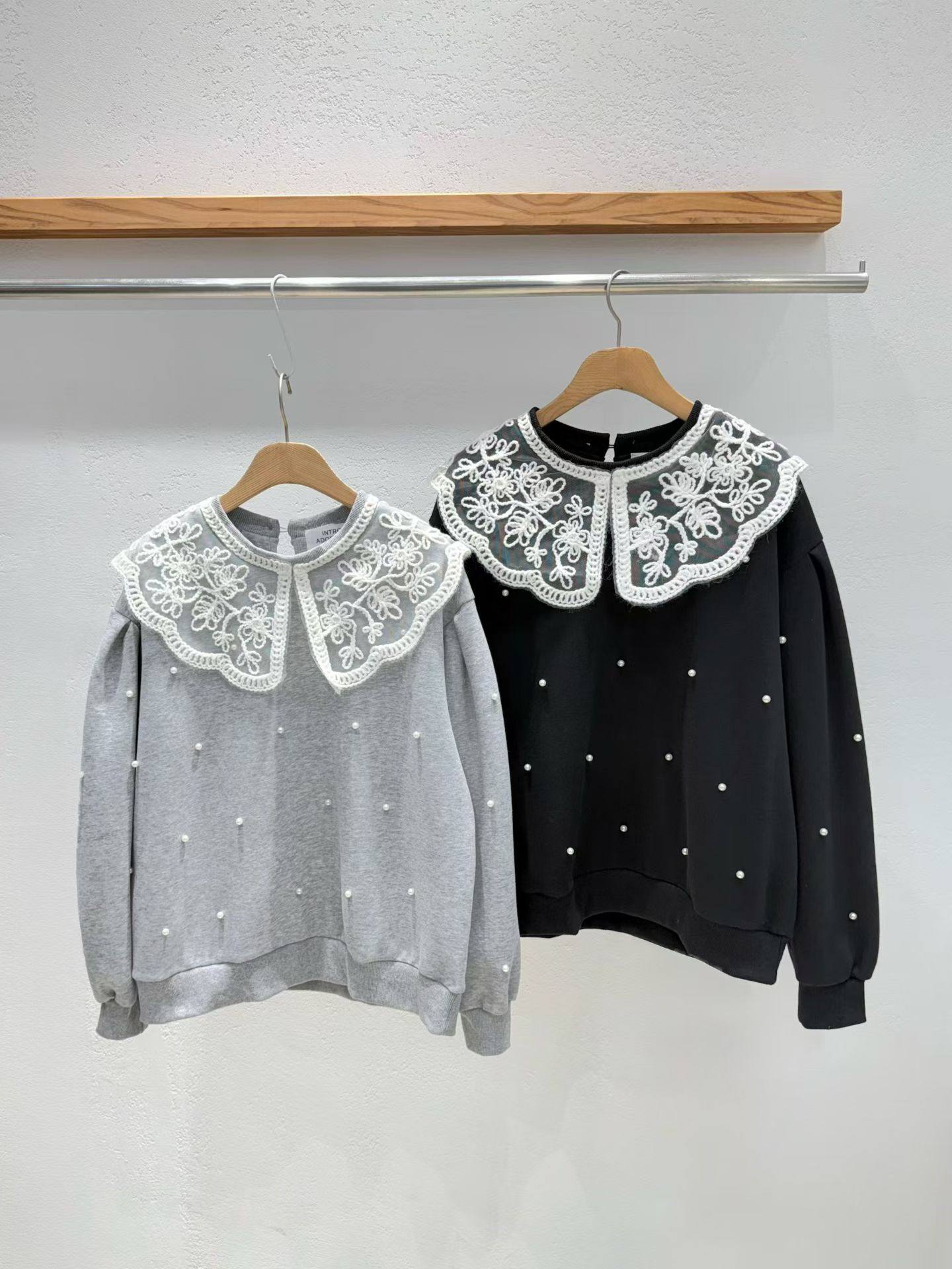 韩国东大门2025冬季新款INTRO时尚百搭蕾丝娃娃领珍珠卫衣女