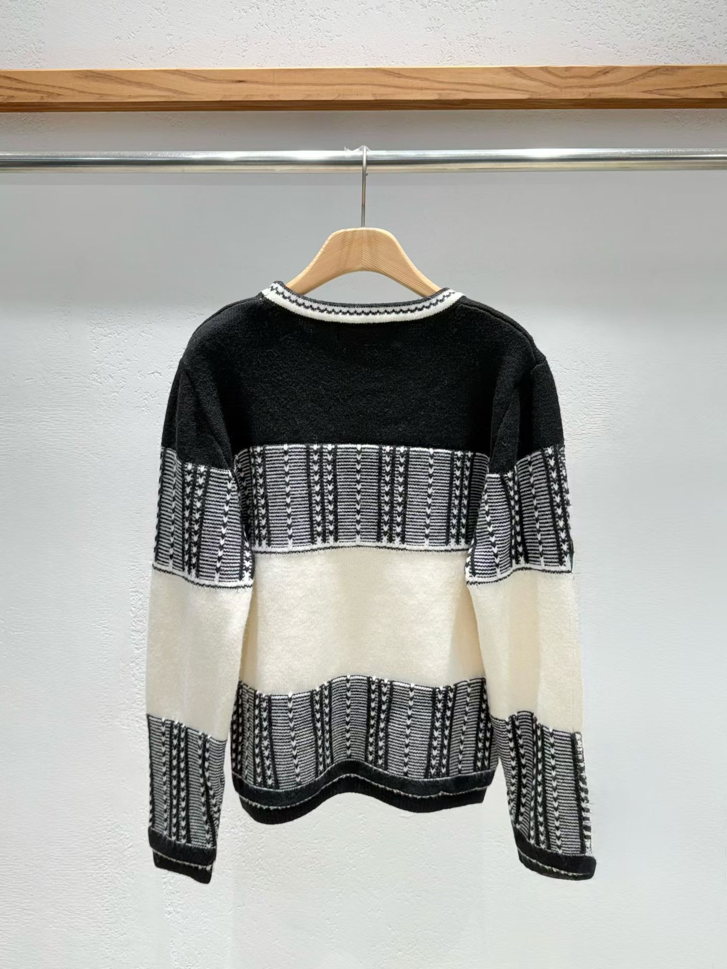 韩国东大门2025冬季新款INTRO时尚百搭拼色圆领长袖毛衣女