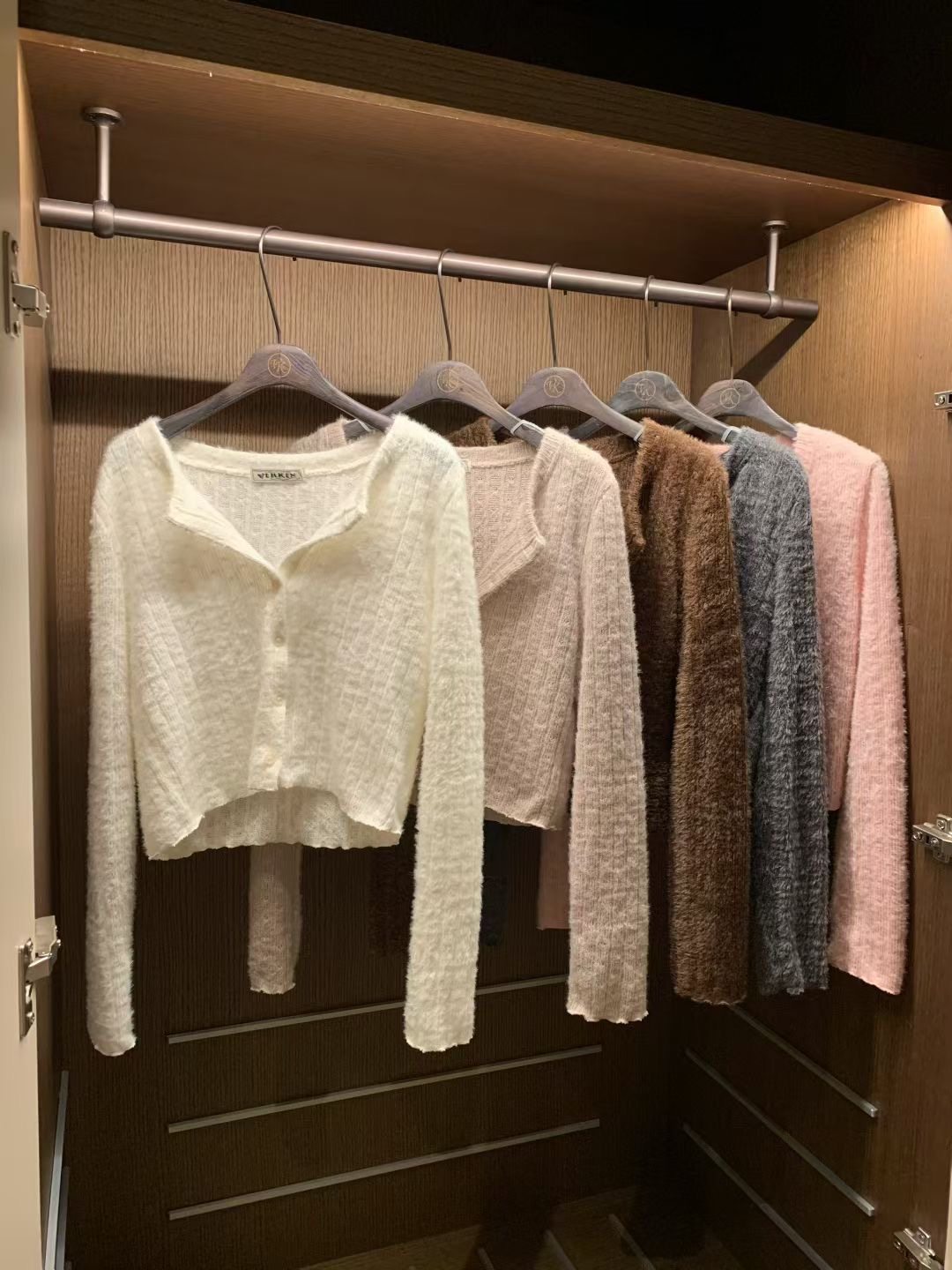 韩国东大门2025秋季新品VIRKIN简约净版纯色百搭针织开衫