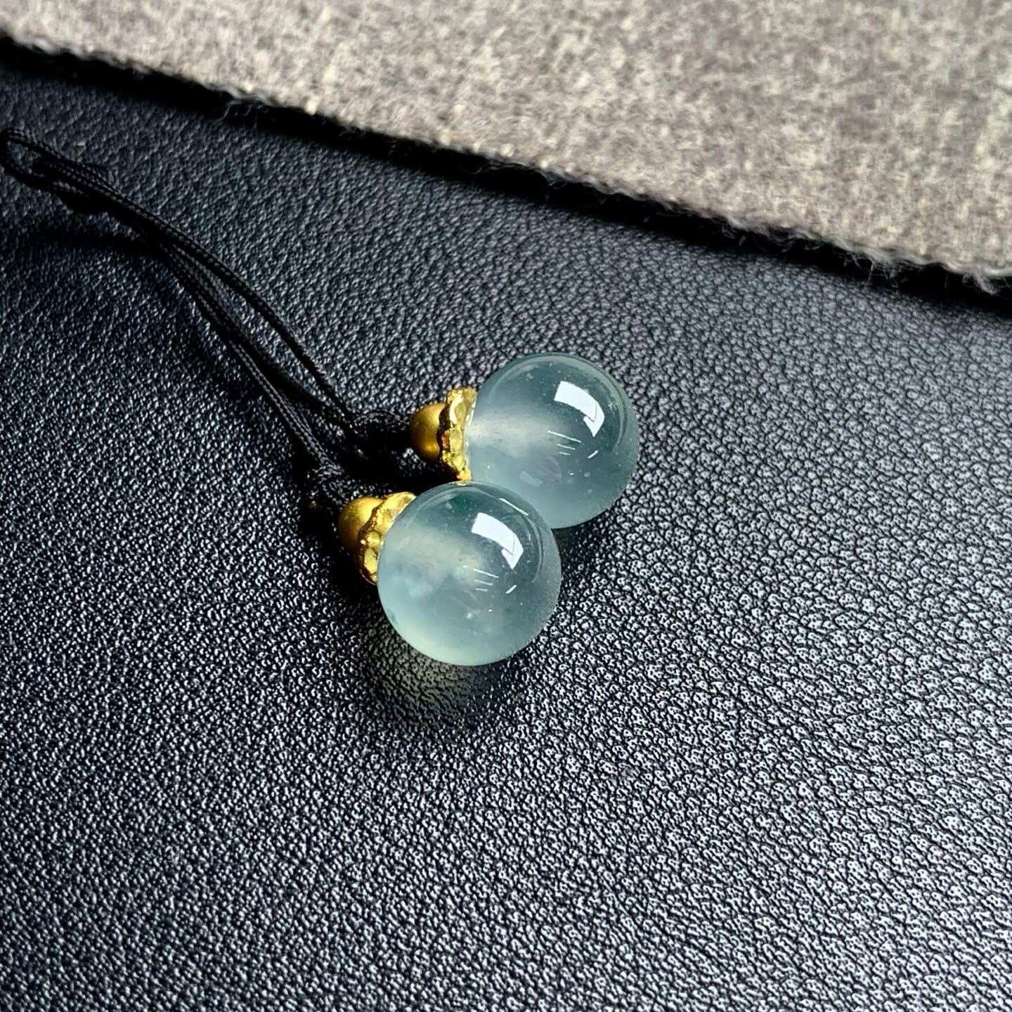 天然A货缅甸翡翠 珠子一对 尺寸 : 10.6