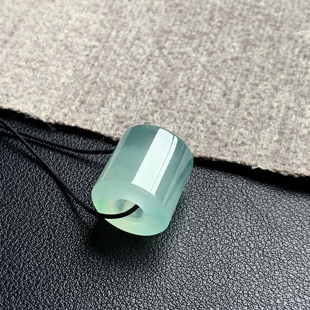 天然A货缅甸翡翠 桶珠 尺寸 : 18-17.7