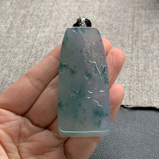 天然A货缅甸翡翠 梅花牌 尺寸 : 74.7-28.1-7.8