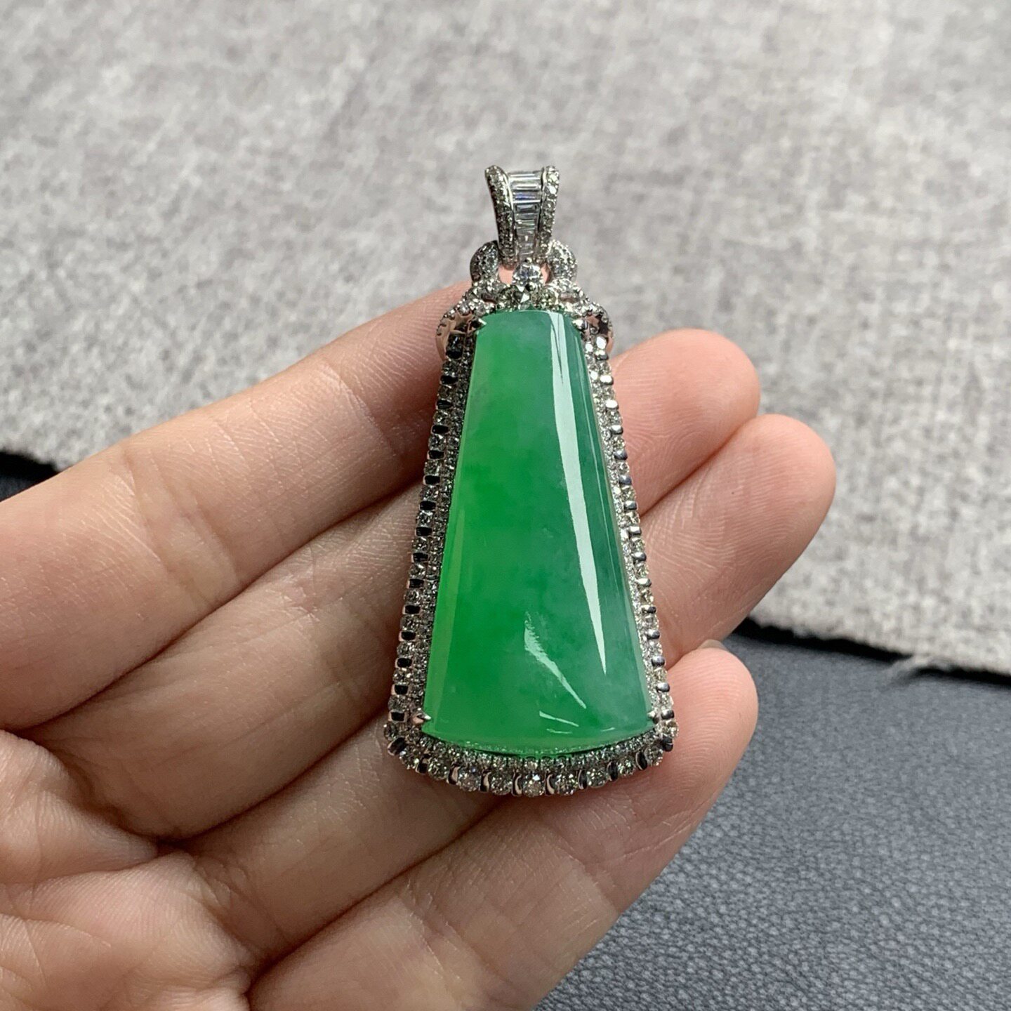 天然A货缅甸翡翠无事牌吊坠整体51.3-22.8-12.2裸石34.4-18.8-5.2