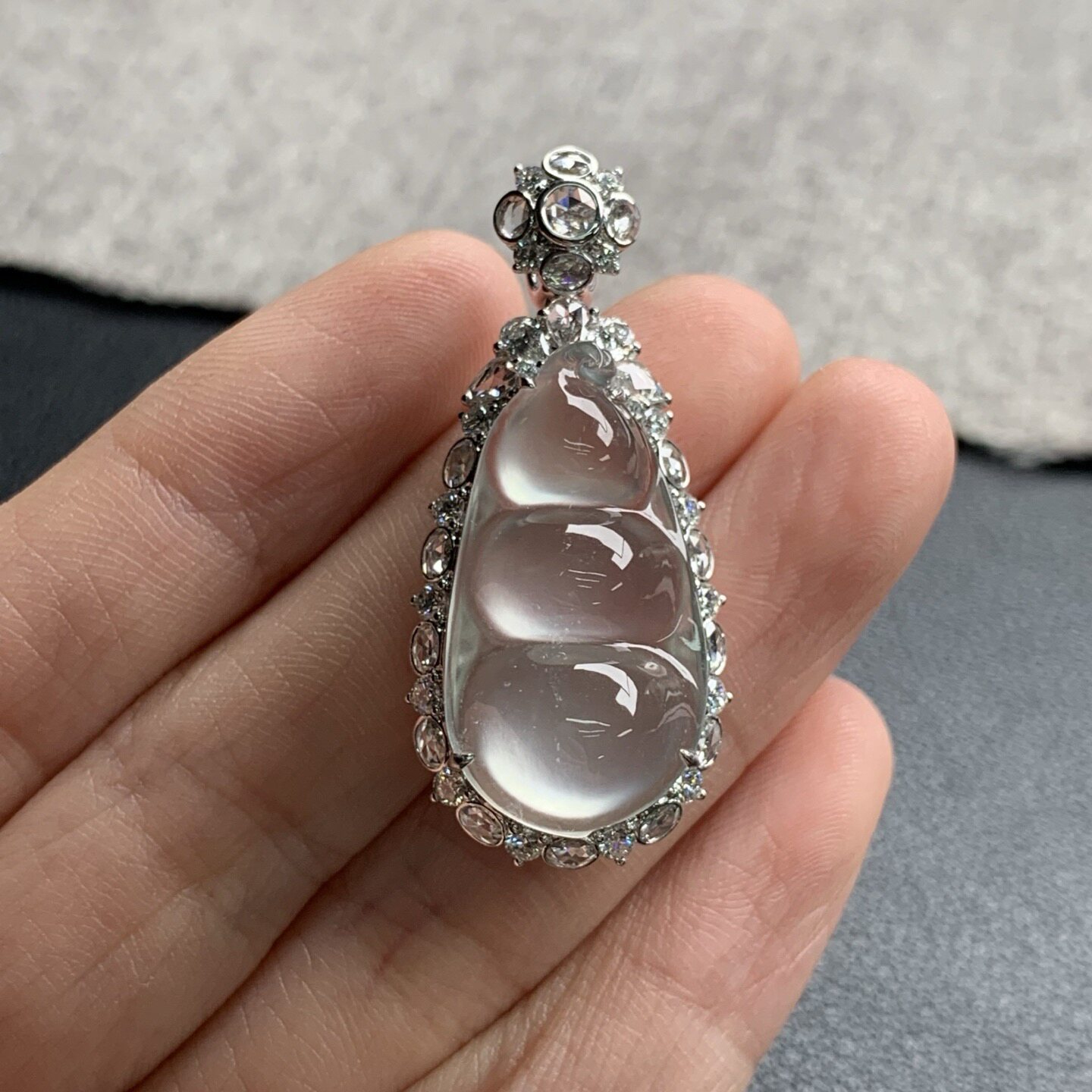 天然A货缅甸翡翠 福豆吊坠 整体38-17.2-10.8 裸石25.5-13.7-5.5