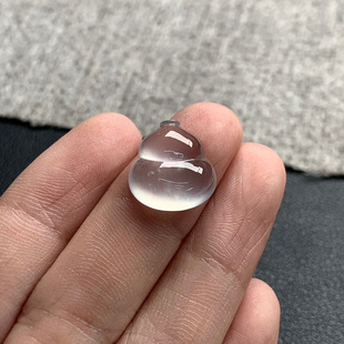 13.1 天然A货缅甸翡翠 13.6 尺寸 4.5 葫芦