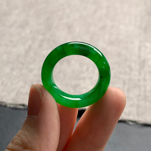 戒圈尺寸 16.8圈口 25.6 4.6内径 13.5 5.6 天然A货缅甸翡翠