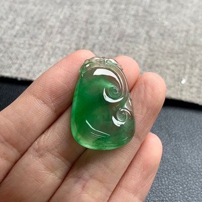 天然A货缅甸翡翠 如意 尺寸 : 29.3-19.9-4.8