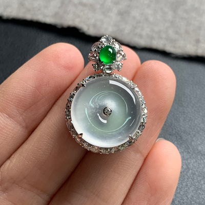 天然A货缅甸翡翠 平安扣吊坠 整体 : 26.3-18-10 裸石 : 15.3-2.5