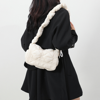 轻便韩版褶皱云朵翻盖泡泡单肩包