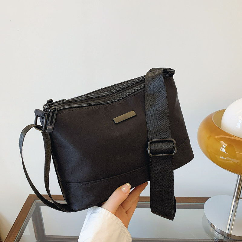 轻便女士斜挎包2026新款日韩时尚单肩包大容量尼龙防水双层休闲包