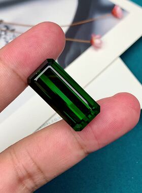 米莱珠宝约31.43ct巴西天然浓绿碧玺祼石干净透彻饱满体形好