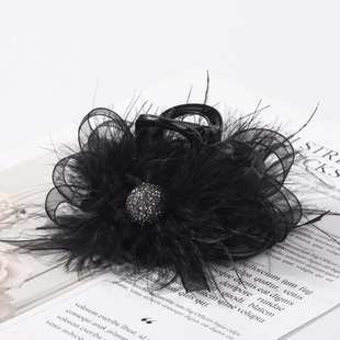 铂思亚【听雪】气质时尚浪漫毛毛抓夹8cm优雅暖冬黑色羽毛发夹