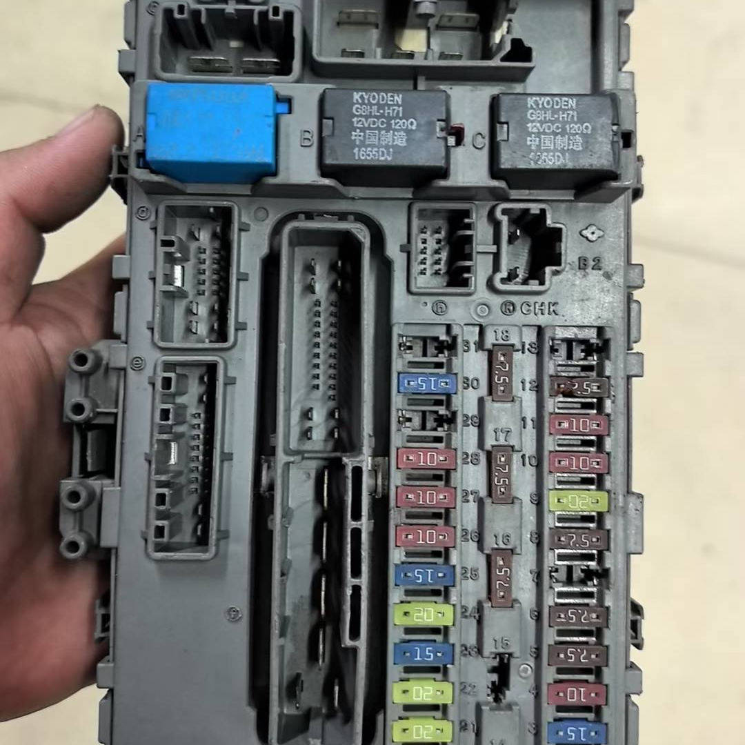 八代雅阁 室内保险丝盒 拆车件